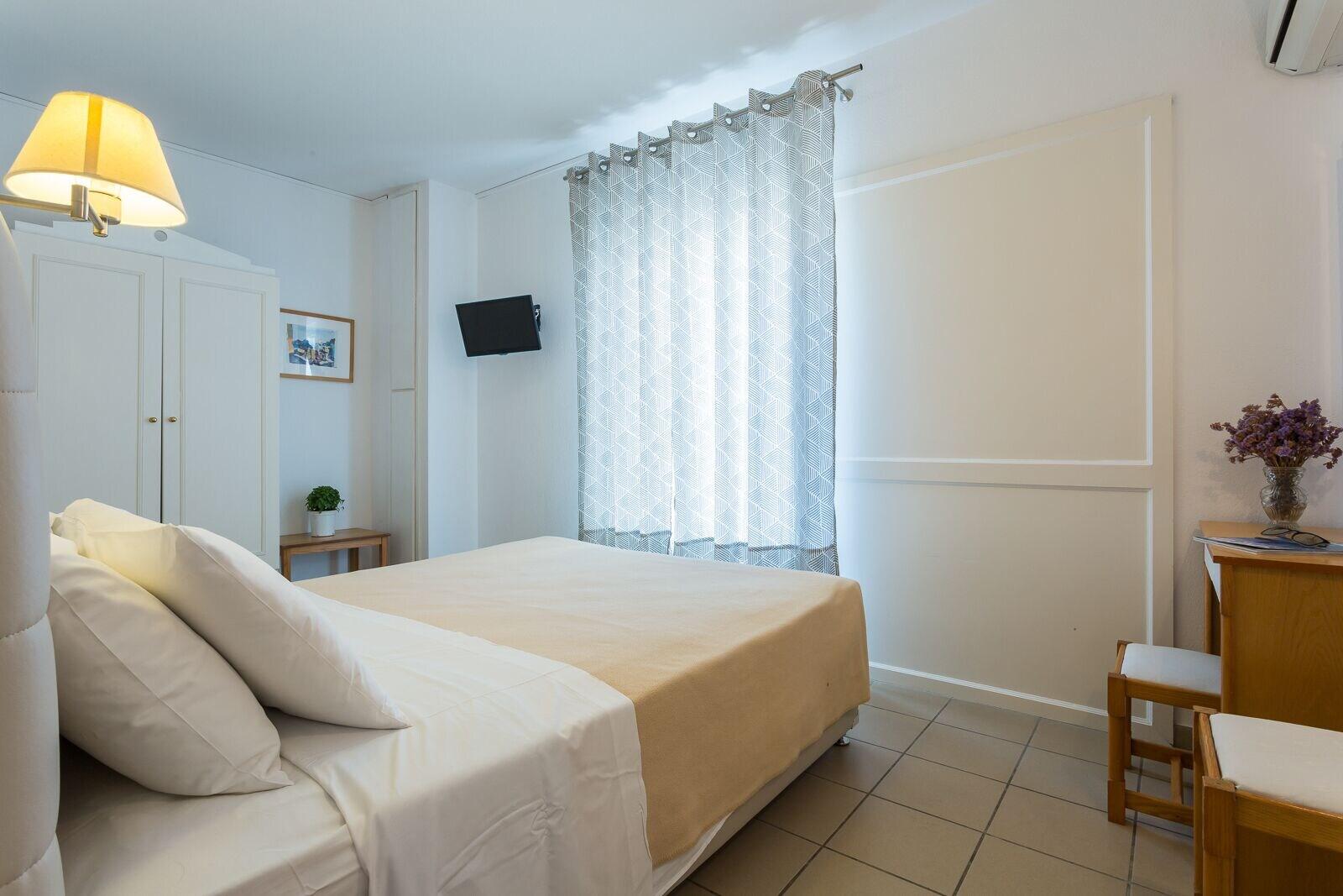 Hotel Akti Skiathos Town Bagian luar foto